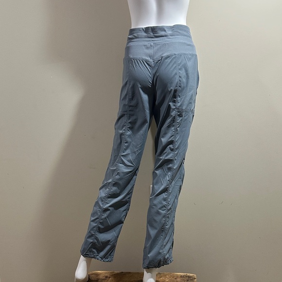 Woman’s Lululemon Size 8 Light Gray Jogger Pants - Picture 4 of 8
